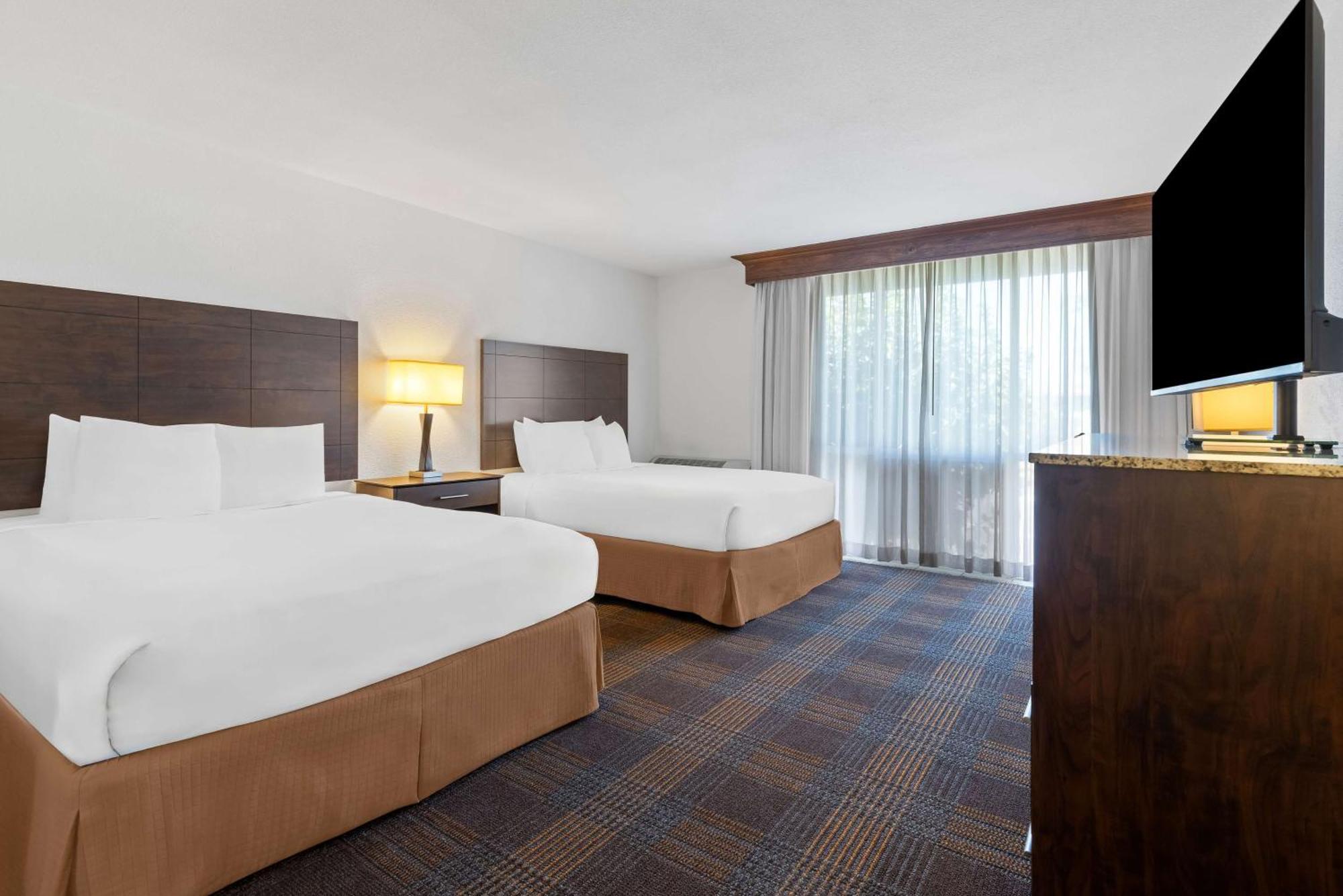 Best Western Date Tree Hotel 3*